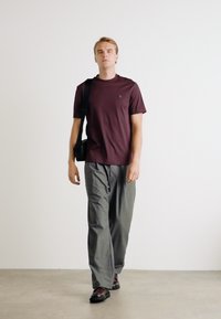 BOSS TAUT - Basic póló - open red