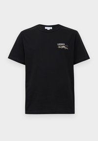 T-shirt en coton noir avec des manches courtes, un col rond et un logo "LACOSTE" brodé avec des graphiques de montagne sur la poitrine gauche.