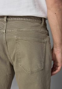 Next VINTAGE - REGULAR FIT - Straight leg jeans - mushroom brown