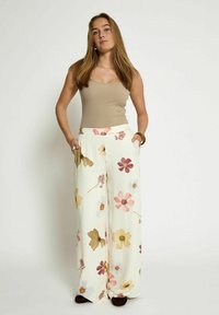 Desires HEIDI MID WAISTED - Trousers - p tofu print