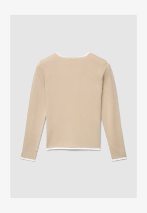 Beiges Langarmshirt mit Rundhalsausschnitt, das eine gerippte Struktur und einen weißen Besatz entlang des Hals- und Ärmelsaums aufweist.