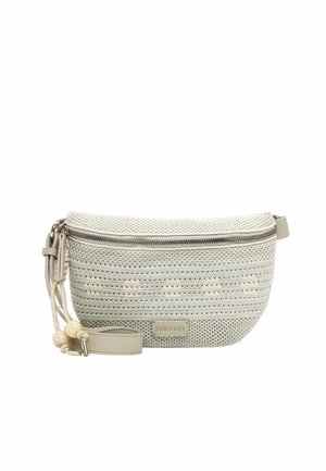 Cremefarbene, gewebte Umhängetasche mit Reißverschluss, verstellbarem Riemen, Perlendetails und Markenlabel "Suri Frey" auf der Vorderseite.