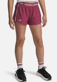 Bordeaux sportshorts met een witte elastische tailleband met "UNDER ARMOUR". Glad materiaal, zijzakken en een relaxed fit.