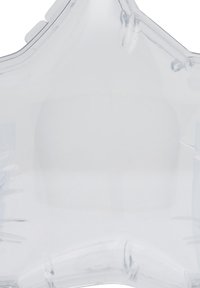 Transparent stjerneformet ballon, glat overflade, blank finish, med to oppustningsflapper og et klart, let design.