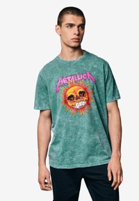 Unselected, green wash metallica