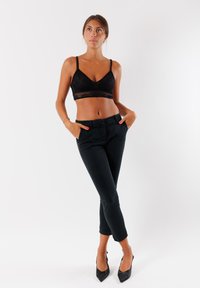 Non selezionato, nero