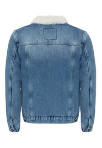 Jeansjacke in Hellblau mit einem Kragen aus Kunstfell. Verfügt über klassische Nähte und knöpfbare Manschetten, mit einem quadratischen Patch auf der Rückseite.