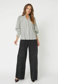 Unselected, light grey