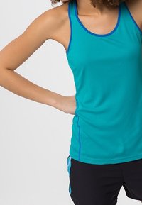 Débardeur de sport turquoise avec un dos nageur et un bord contrastant bleu. Confectionné en matière lisse et extensible. Comprend des coutures plates.