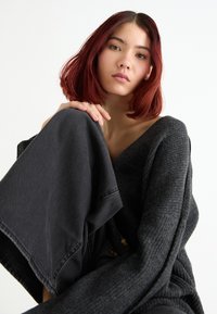Vero Moda VMZORA V NECK CARDIGAN - Vesta na kopčanje - asphalt/black stitch
