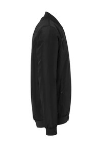 Veste bomber noire, tissu lisse, poignets et ourlet côtelés, fermeture éclair, logo brodé sur la poitrine, poches latérales.