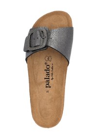 Infradito neri con texture, dotati di una larga fascia e di una grande fibbia quadrata. Suola imbottita in tono beige con il nome del marchio in rilievo.