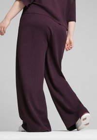 Puma BETTER CLASSICS RELAXED  - Treningo apatinė dalis - midnight plum