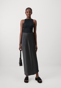 ONLY ONLOLIVIA LONG BOW SKIRT - Fustă maxi - black