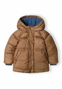 Giubbotto imbottito marrone con cappuccio foderato in pile blu, caratterizzato da cuciture orizzontali, due tasche frontali e maniche elasticizzate.
