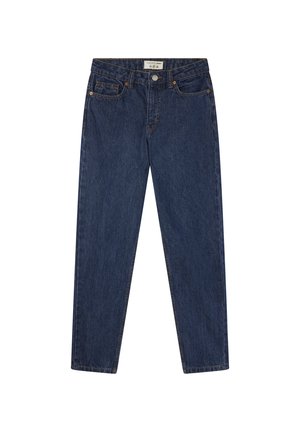Jeans dritti blu scuro con bottone frontale, zip, cinque tasche e cuciture arancioni visibili su uno sfondo bianco.