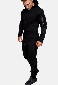 Humy BASIC JOGGING MIT ARMTASCHE SPORTLICH BEQUEM SET - Trainingsanzug - schwarz