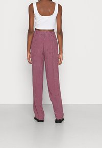 Pepe Jeans Tygbyxor - red