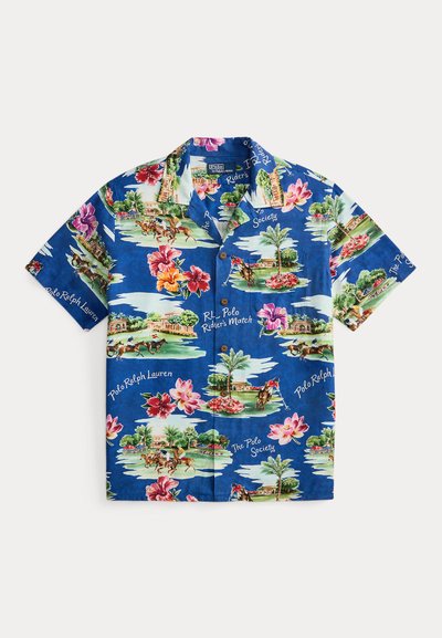 Chemise bleu à manches courtes avec boutons, motifs floraux tropicaux, palmiers, joueurs de polo, et texte "Polo Ralph Lauren".