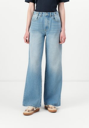 VIHELIA - Leveälahkeiset - light blue bleached denim