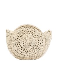 Rund virkad väska gjord av naturliga fibrer, med en off-white färg, texturerad yta och två korta remmar.