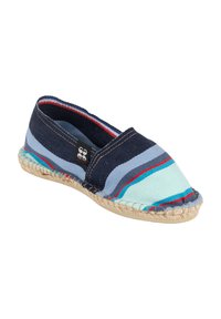 Chaussure espadrille présentant un tissu rayé multicolore avec des tons marine, bleu et aqua, une semelle en jute et une partie supérieure élastiquée pour un port facile.