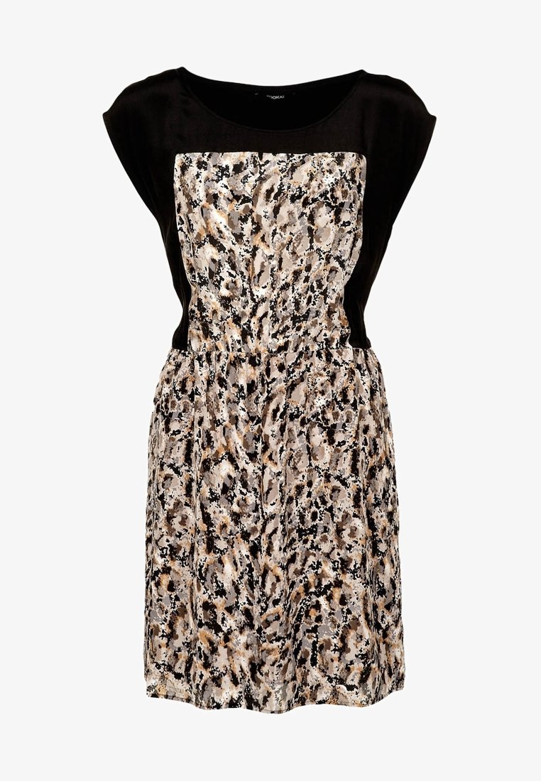 Robe sans manches avec haut noir et jupe et corsage à motifs abstraits beige, noir et blanc.
