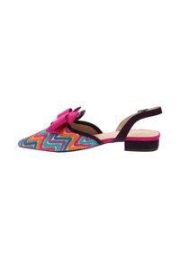 Scarpa slingback in tessuto colorato con punta affusolata, motivo zigzag in rosa, arancione, turchese e viola; presenta un grande dettaglio a fiocco rosa.