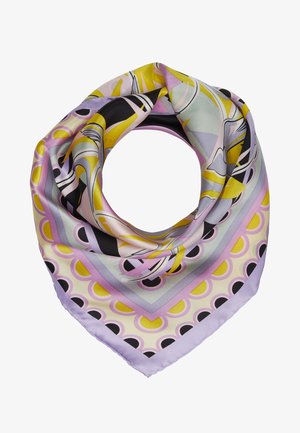 Vierkante zijden sjaal met abstracte geometrische patronen in geel, roze, zwart, grijs en lavendel, gevouwen in een cirkelvorm.