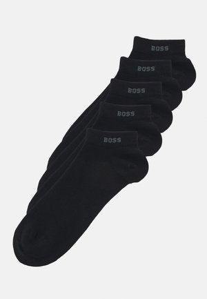 Zwarte katoenen enkelsokken in een verpakking van vijf, met een geribbelde boord en een subtiele grijze 'BOSS' logo op elke sok.