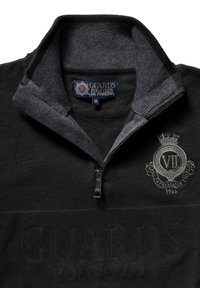 Musta poola kaelusega kampsun, millel on tekstuuriga keha, broderiseeritud logo ja sinine brändi silt krae sees. Suurus M.