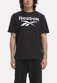 Reebok - IDENTITY BIG LOGO TEE - T-shirt con stampa - black Immagine in miniatura 1