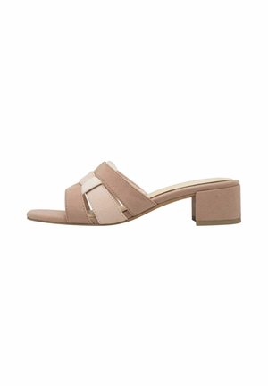 Sandale à talon bloc avec un design à bride croisée en suède léger rose pâle et beige. Bout ouvert et semelle plate pour le confort.