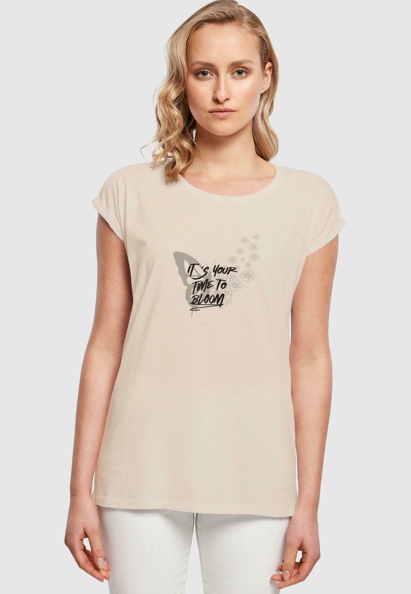 Merchcode IT´S YOUR TIME TO BLOOM EXTENDED SHOULDE - T-shirts print - whitesand