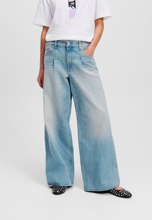 WIDE LEG PLEATED - Flared jeans - sun faded blue