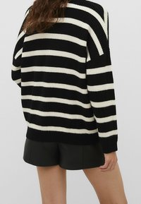 Stradivarius Sweter