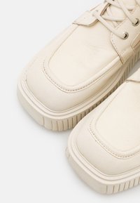 ASRA Stivali con plateau - off-white