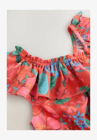 Atlasīts, red tropical