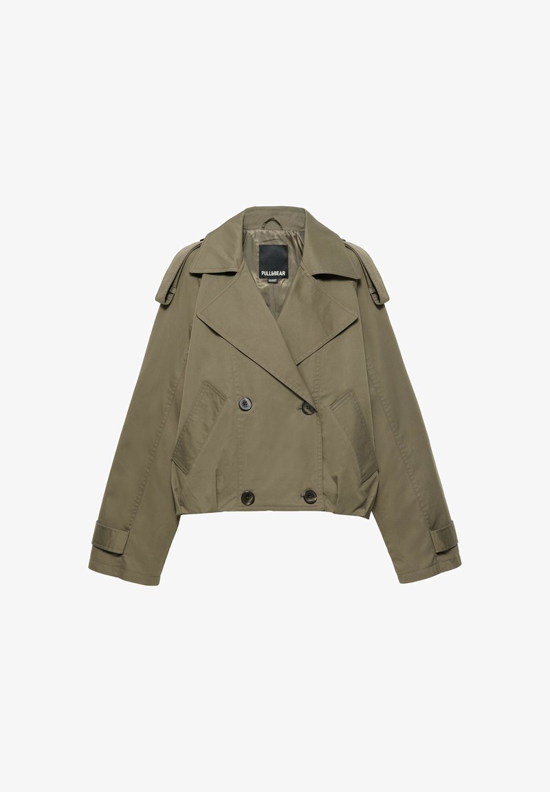 Trench-coat court vert olive avec boutons croisés, larges revers, épaulettes et poches avant.