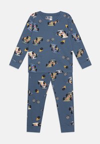 Pitkähihaiset pyjamat sinisestä puuvillasta, joissa on kilpa-auton ja ruutulippukuviot. Pehmeä pinta, joustavat housut ja pyöreä pääntie.
