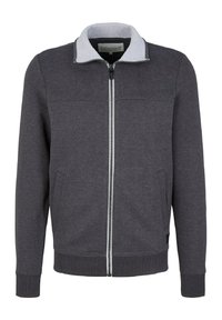 Sivi zip-up jakna s lakom sivom ovratnikom, rebrastim manžetama i donjim rubom. Ima bočne džepove i glatku teksturu.