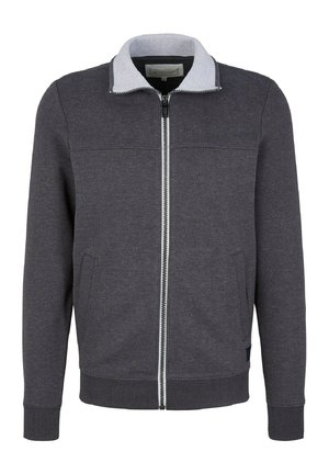Grå zip-up jakke med en lys grå krave, ribbede manchetter og bundkant. Har sidelommer og en glat tekstur.