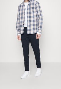 Casual Friday Tygbyxor - dark blue