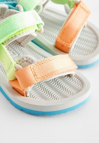 Next FASTENING ADJUSTABLE STRAP TAPE TREKKER-REGULAR FIT - Trekkingsandale - fluro green