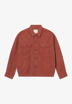 Rozsdaszínű, gombos dzseki, finom kockás mintával, két gombos zsebbel a mellrészen és klasszikus gallérral, laposan lefektetve.