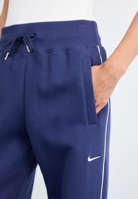 Nike Sportswear PANT - Treniņtērpa apakšdaļas - midnight navy