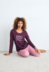 Triumph SET - Pyžamová sada - violet