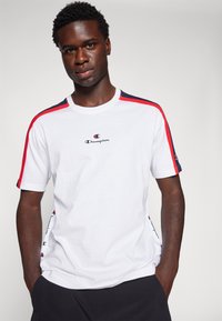 Champion RETRO SPORT CREWNECK SMALL LOGO - Camiseta estampada - white