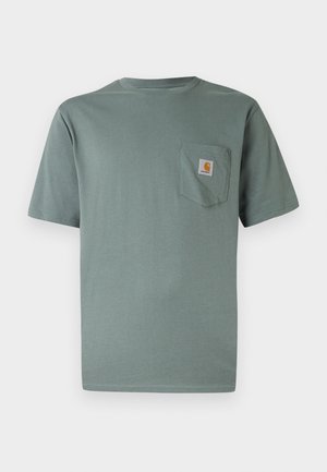 Světlounce zelené tričko s krátkým rukávem z bavlny, s náprsní kapsou s logovou nášivkou. Měkká textura a klasický kulatý výstřih.