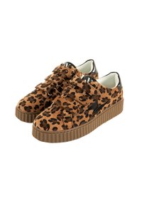 Sneaker con stampa leopardata in pelliccia marrone testurizzata, dotate di tre strisce in Velcro, un accento nero sul lato e una suola spessa a coste.